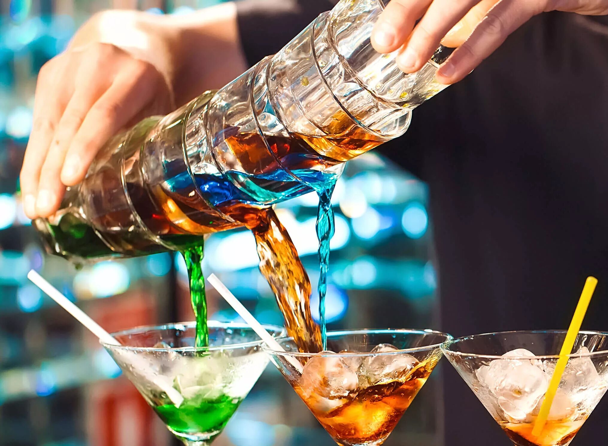 Yengil qatlamlar kokteylning havodor qatlamlari bilan